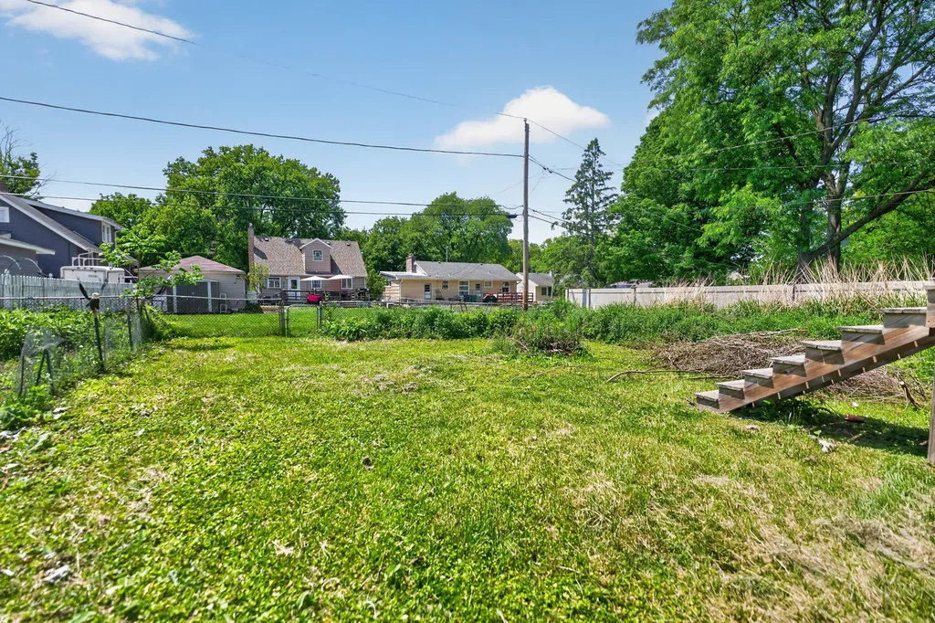 402 South Ahrens Avenue Lombard IL 60148