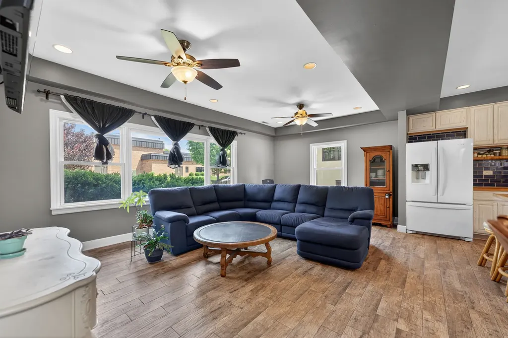 402 South Ahrens Avenue Lombard IL 60148