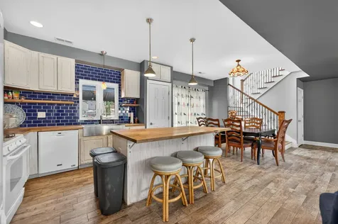 402 South Ahrens Avenue Lombard IL 60148