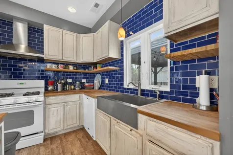 402 South Ahrens Avenue Lombard IL 60148