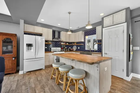 402 South Ahrens Avenue Lombard IL 60148