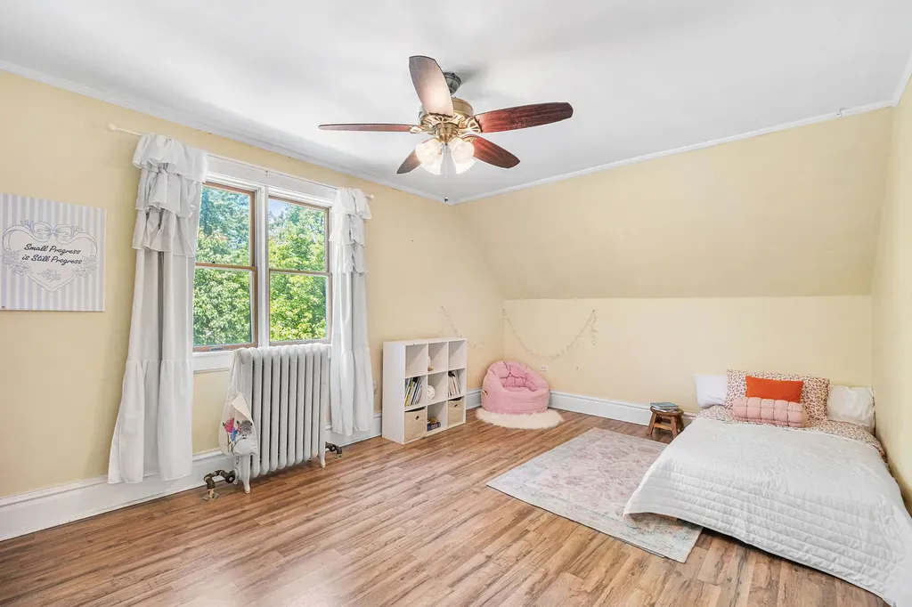 4949 West Winona Street Chicago IL 60630