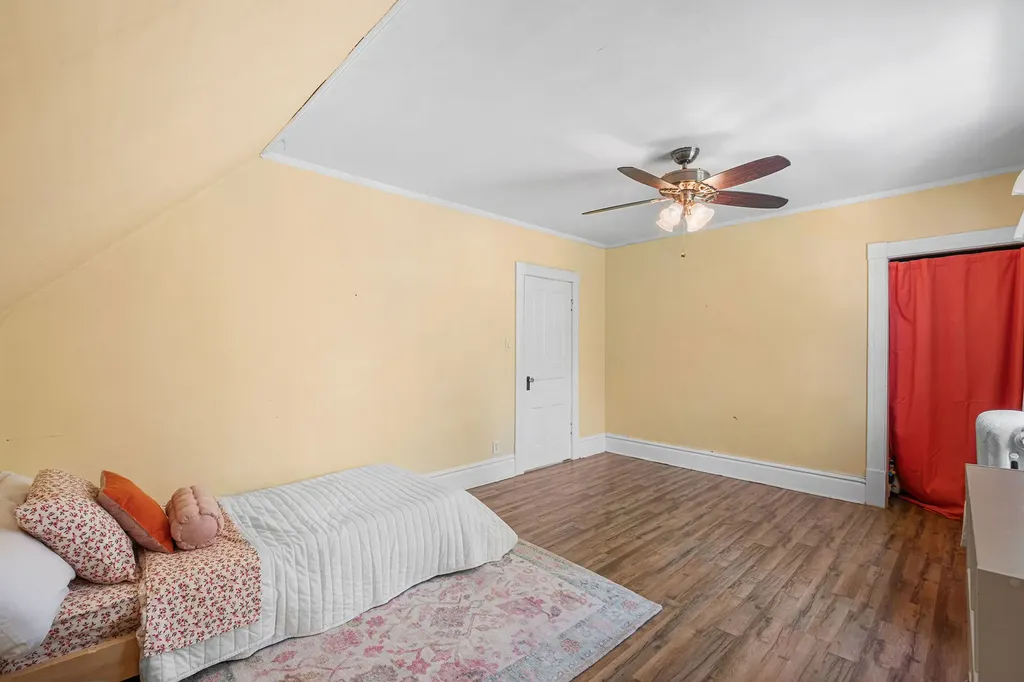 4949 West Winona Street Chicago IL 60630