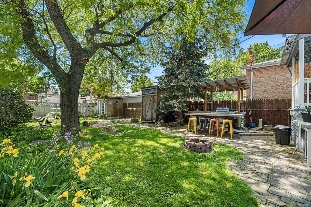 4949 West Winona Street Chicago IL 60630