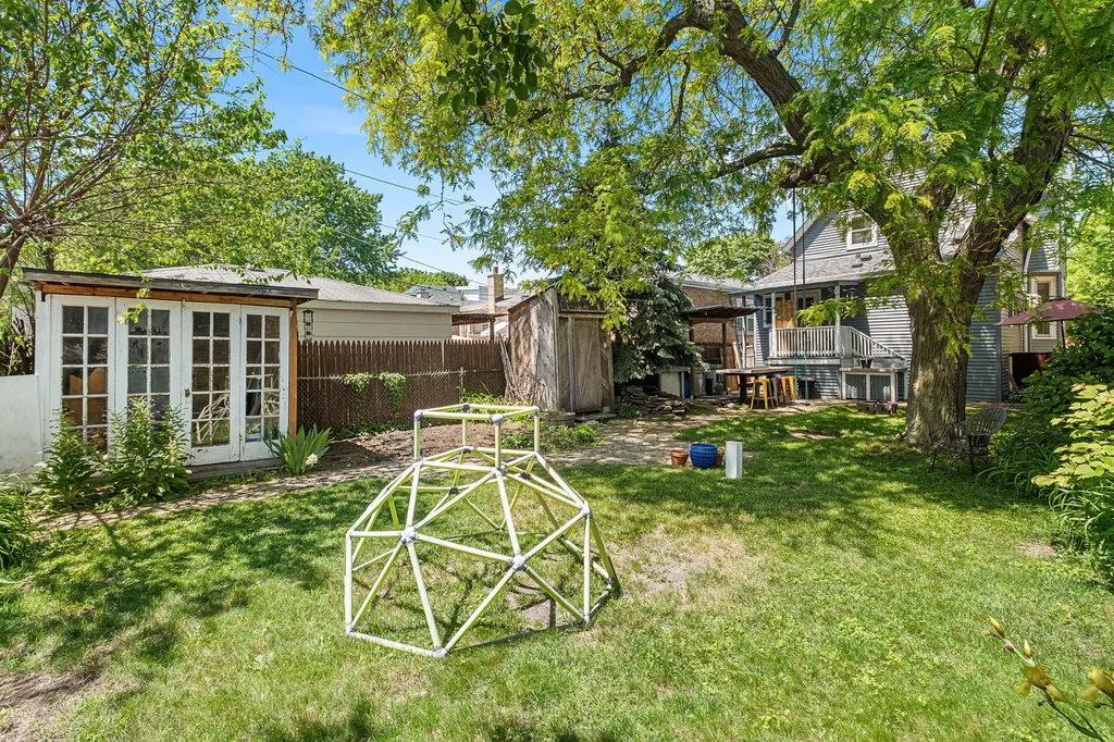 4949 West Winona Street Chicago IL 60630