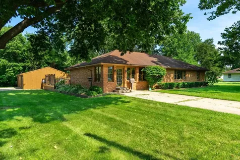 1048 Warren Street Henry IL 61537