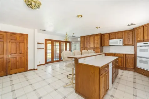 1048 Warren Street Henry IL 61537