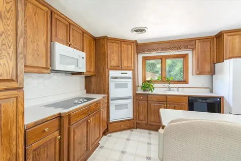 1048 Warren Street Henry IL 61537