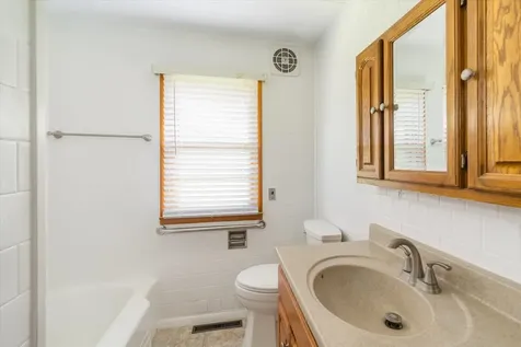 1048 Warren Street Henry IL 61537