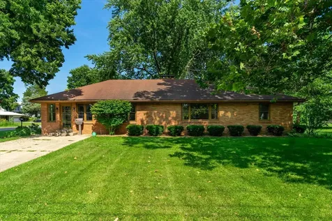 1048 Warren Street Henry IL 61537