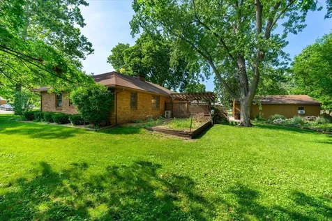 1048 Warren Street Henry IL 61537