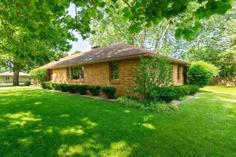 1048 Warren Street Henry IL 61537