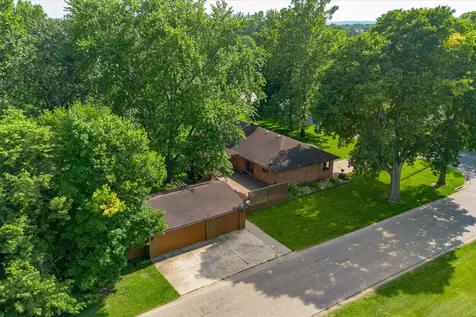 1048 Warren Street Henry IL 61537