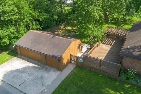 1048 Warren Street Henry IL 61537