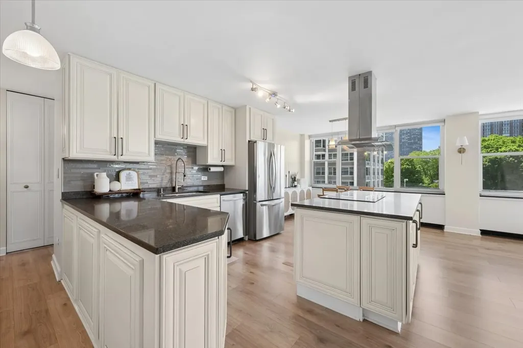 4250 North Marine Drive Chicago IL 60613
