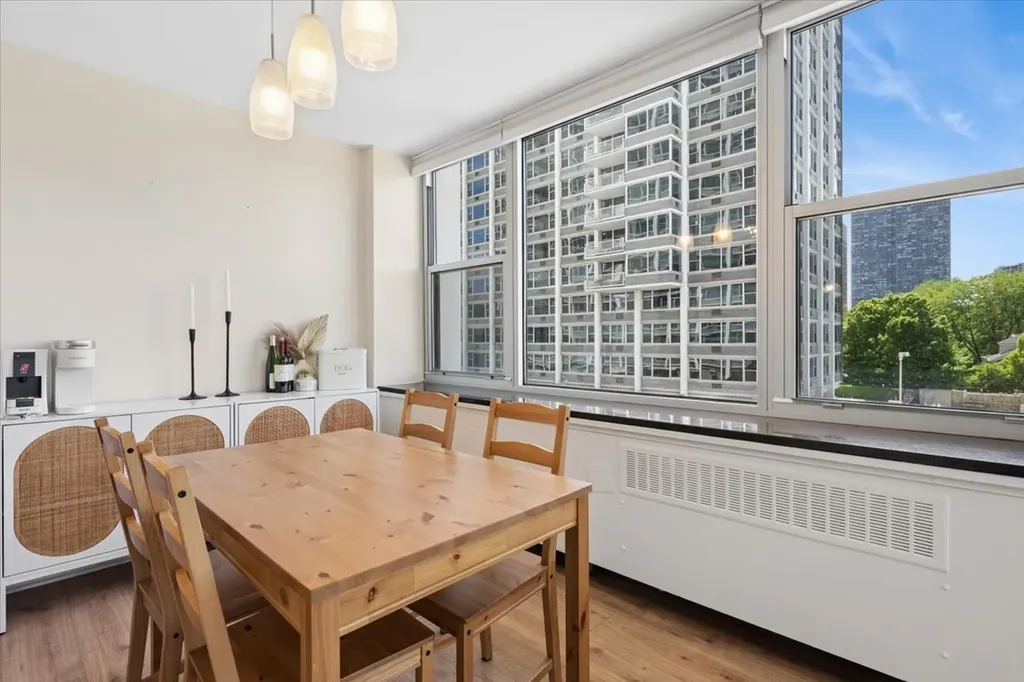 4250 North Marine Drive Chicago IL 60613