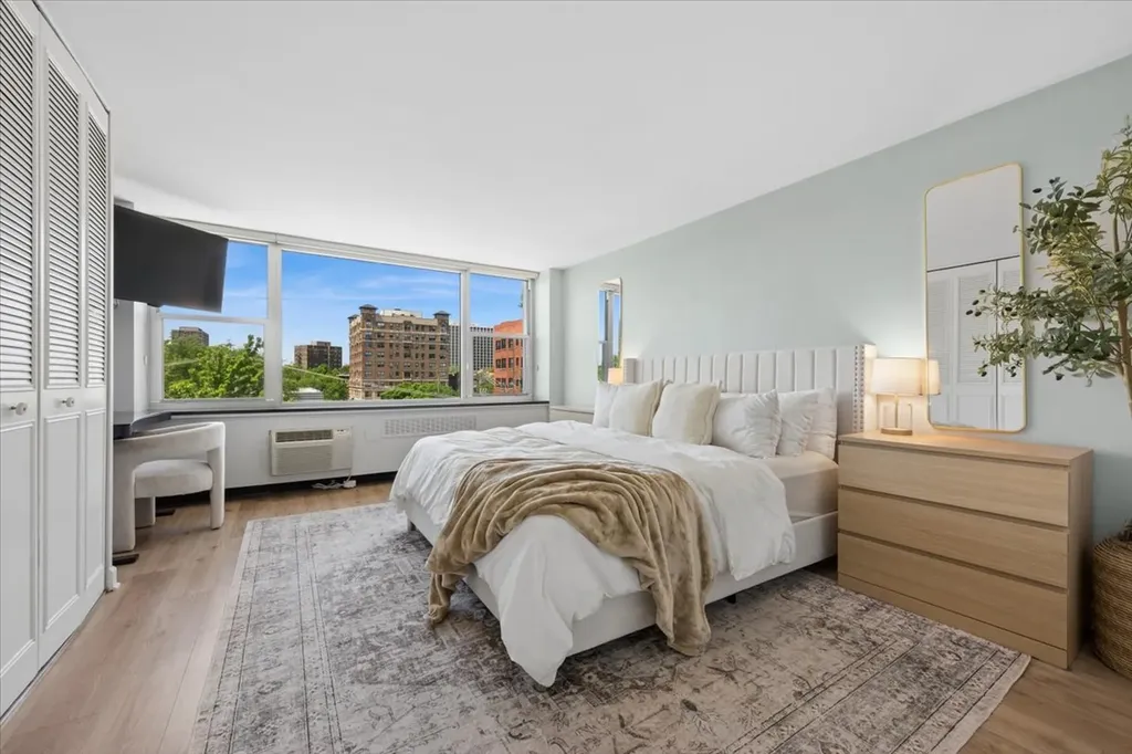 4250 North Marine Drive Chicago IL 60613