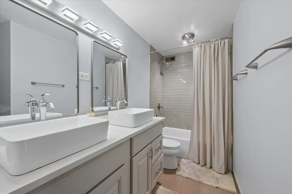 4250 North Marine Drive Chicago IL 60613