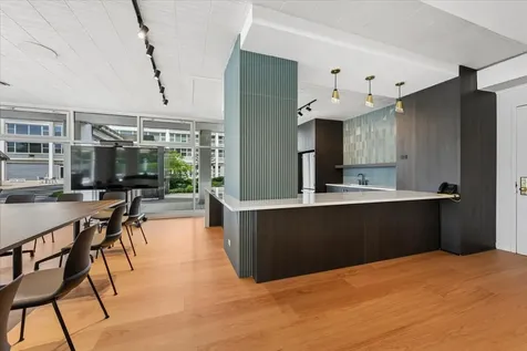 4250 North Marine Drive Chicago IL 60613