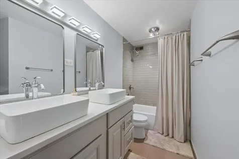 4250 North Marine Drive Chicago IL 60613