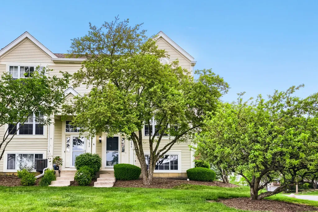 34290 North Barberry Road Round Lake Beach IL 60073