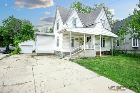 711 South 4th Street Dekalb IL 60115