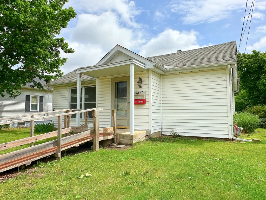 107 South 3rd Avenue Streator IL 61364