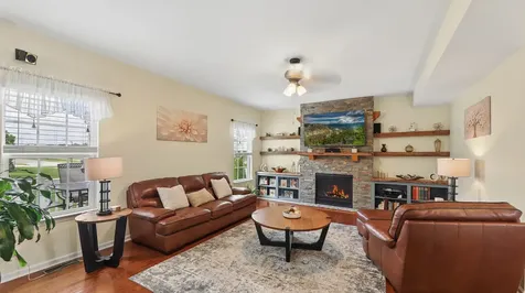 3811 Ivy Lane Elgin IL 60124