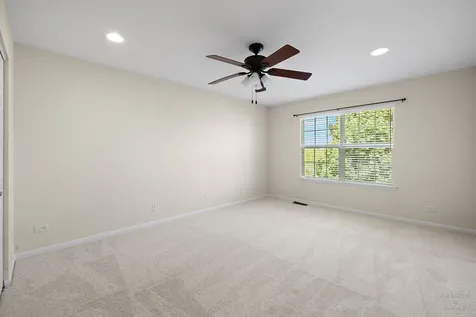 113 Valencia Parkway Gilberts IL 60136