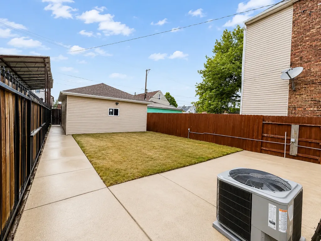 4552 South California Avenue Chicago IL 60632