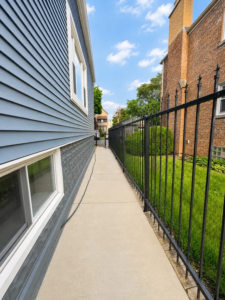 4552 South California Avenue Chicago IL 60632