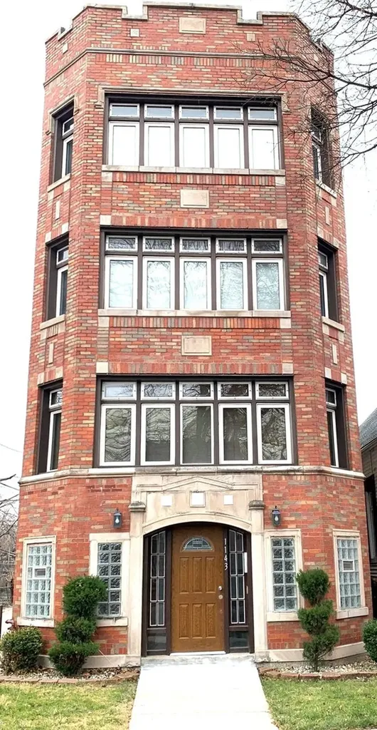 1143 East 81st Place Chicago IL 60619