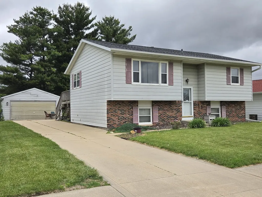 2203 20TH Avenue Sterling IL 61081