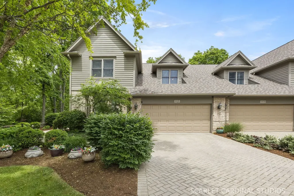 1028 Crestwood Circle St. Charles IL 60175