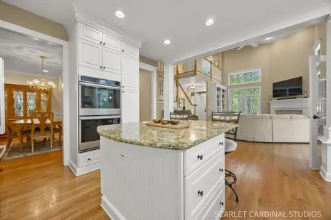 1028 Crestwood Circle St. Charles IL 60175