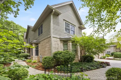1028 Crestwood Circle St. Charles IL 60175