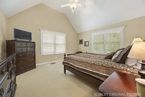 1028 Crestwood Circle St. Charles IL 60175