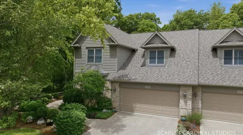 1028 Crestwood Circle St. Charles IL 60175