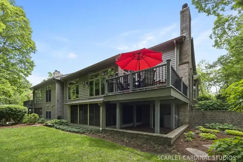 1028 Crestwood Circle St. Charles IL 60175