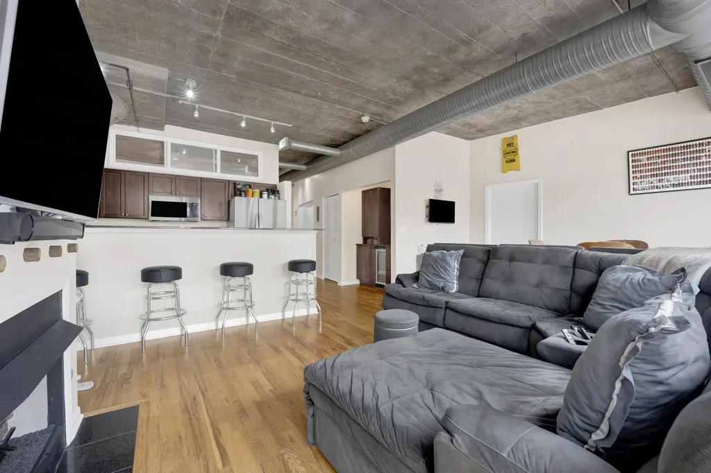 1000 West 15th Street Chicago IL 60608