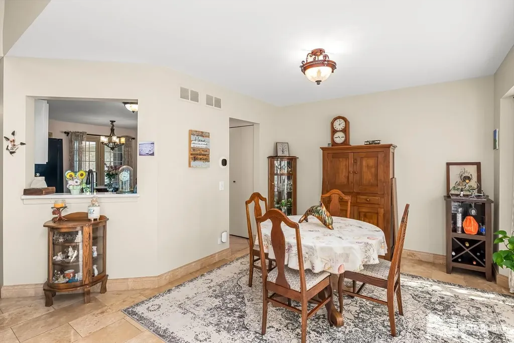 0N682 Chelsea Circle Winfield IL 60190