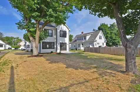414 2ND Avenue Ottawa IL 61350