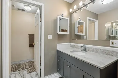 2142 North Summit Street Wheaton IL 60187