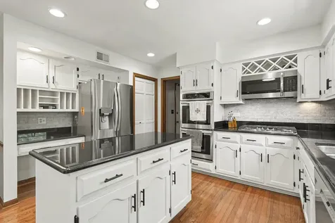 1659 Brittany Lane Hoffman Estates IL 60192
