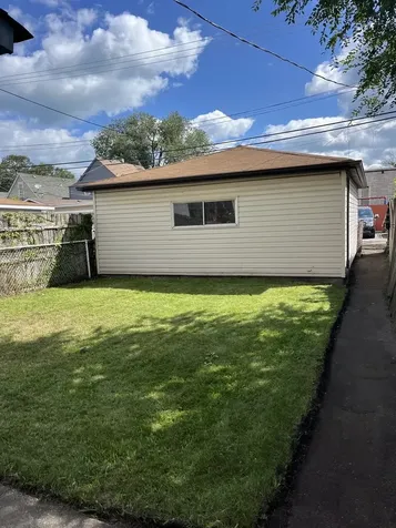 10653 South Mackinaw Avenue Chicago IL 60617