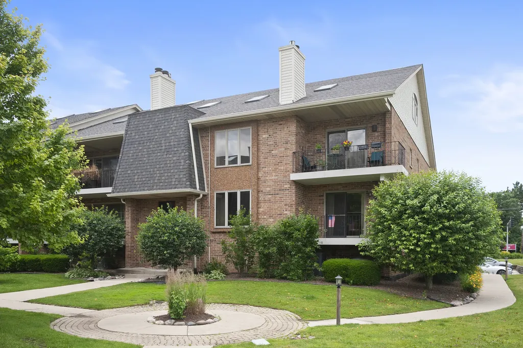 9168 Del Prado Drive Palos Hills IL 60465