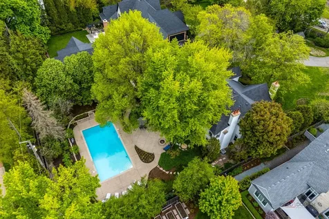 30 North Western Avenue Lake Forest IL 60045