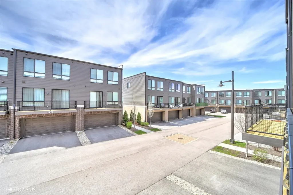 1271 Catalina Court Schaumburg IL 60173