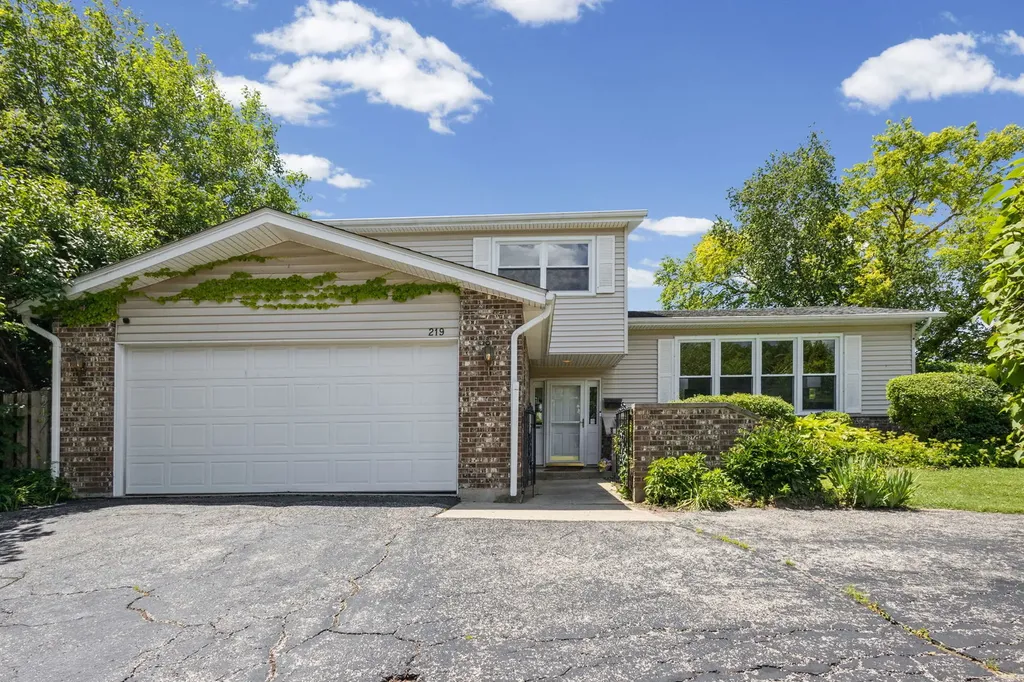 219 West Appletree Lane Arlington Heights IL 60004