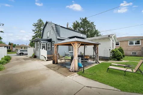 7826 Natchez Avenue Burbank IL 60459